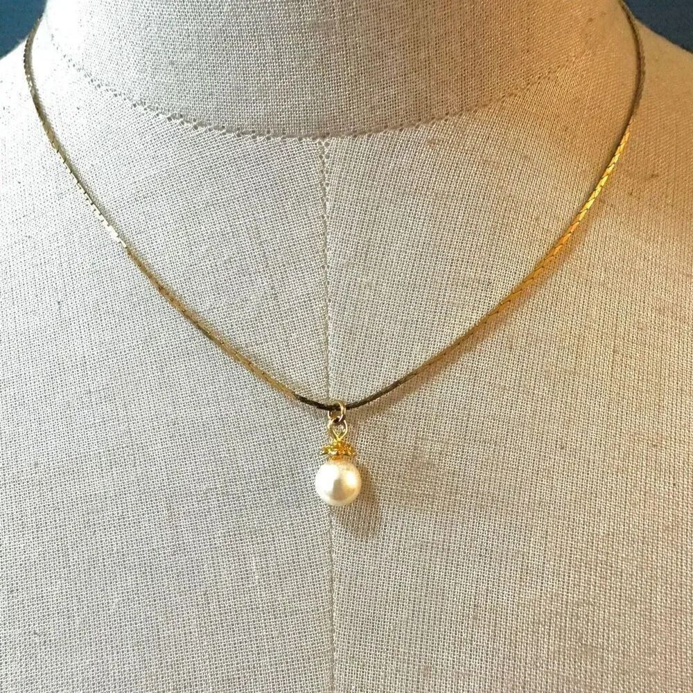 Gold tone pearl pendant necklace